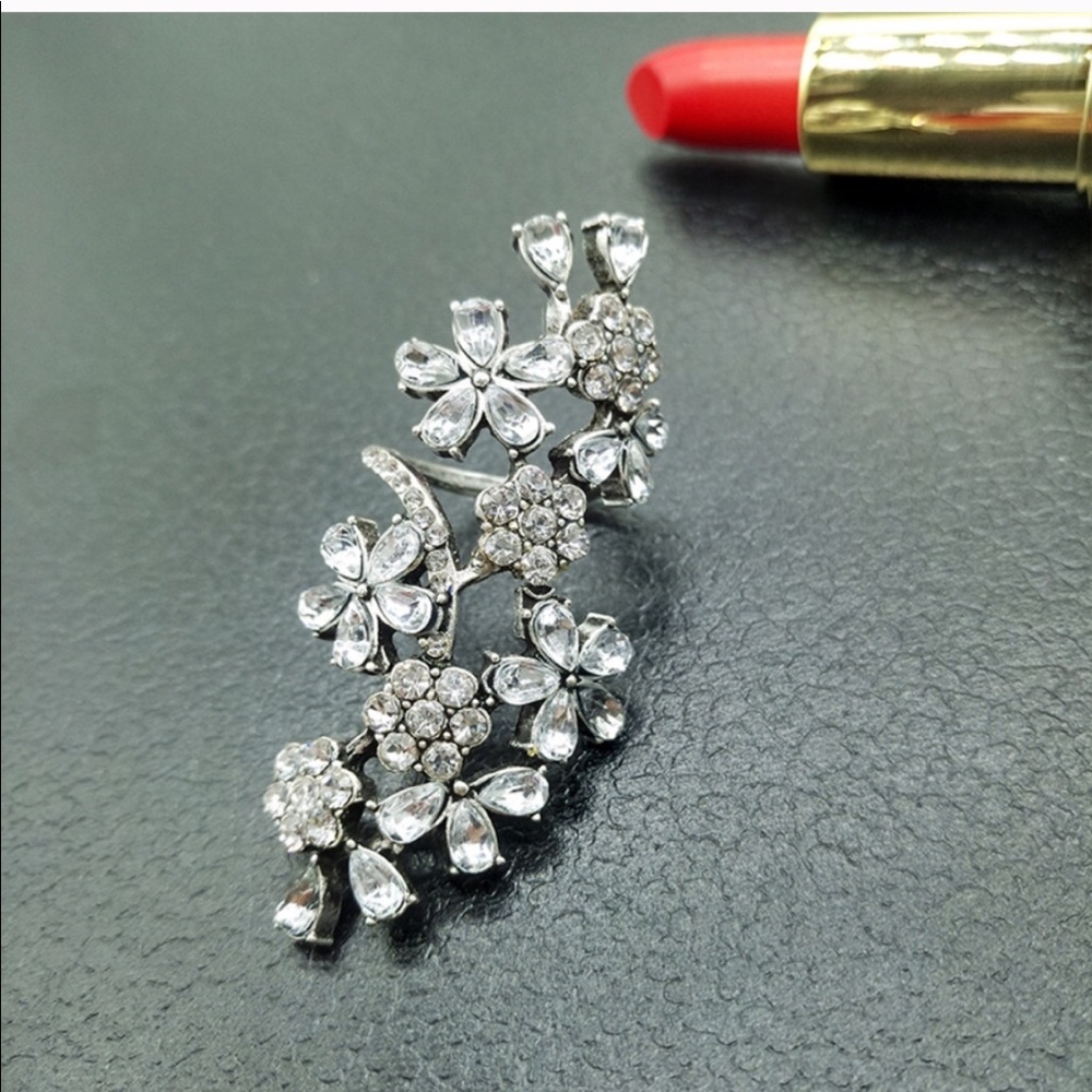 4 for $25 SALE!!!! Silver Rhinestone Flower Ring - Picture 5 of 8